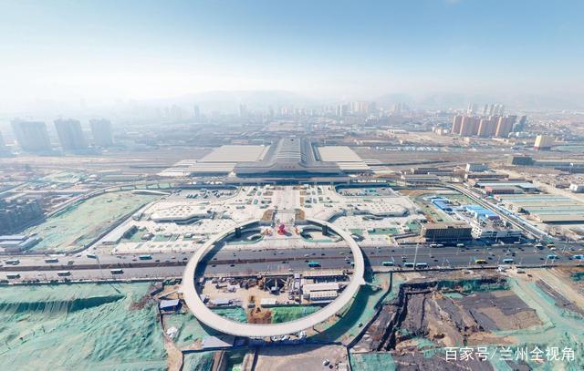 航拍七里河西客站区域 这里将被建设成兰州最大的商圈