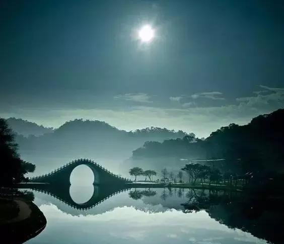 桥上的月光,醉人的夜色