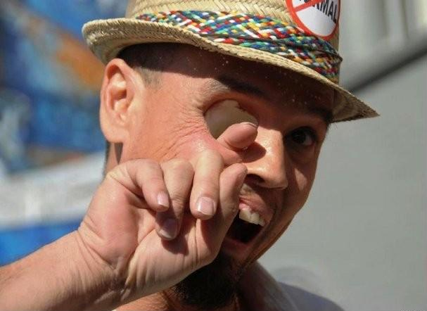 奇葩的合影照片只有智商高的人能看出来这些合照的中的诡异