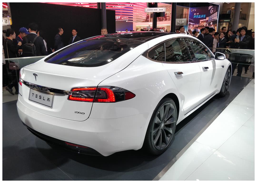 120万的特斯拉轿跑是啥样?看完真车感慨:比德国货还惊艳!
