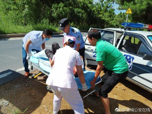 宣城一电瓶车与摩托车相撞,两人受伤!