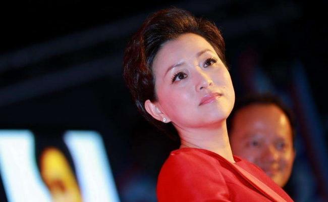 就是这么个优雅的女人,你一定想不到她的曾经,要知道我们在电视上看到