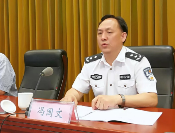 领导讲话 最后,省公安厅交警总队总队长冯国文发表了讲话,他在讲话中