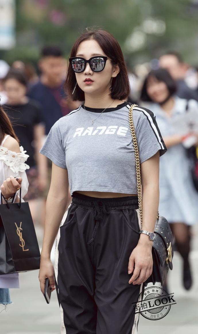 路人街拍太古里漂亮可爱的小姐姐们