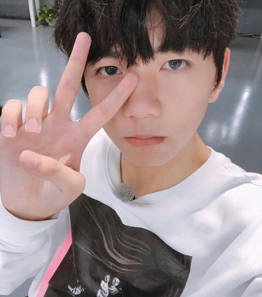 洪欣17岁儿子出道做范丞丞师弟|范丞丞|洪欣|张浩锋_新浪新闻