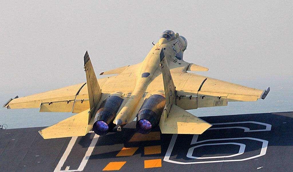 中国歼15改进型亮相,一特征不同寻常,新航母铁定使用弹射器!