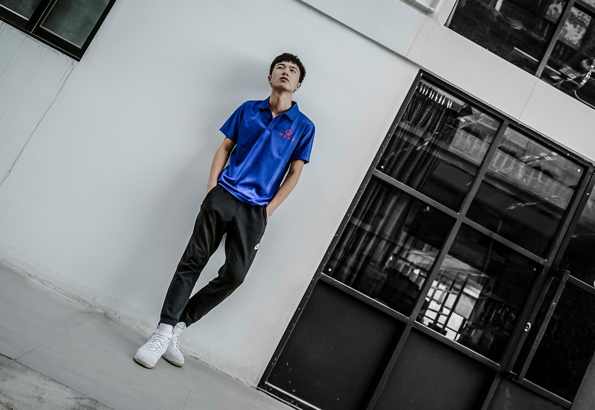 欢迎长得好看的小哥哥小姐姐来我们公司玩分分钟让你有照片可以发朋友