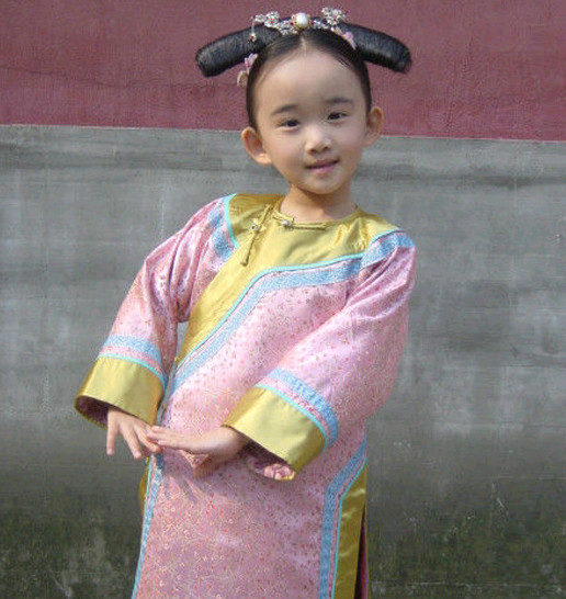 甄嬛传,胧月公主人见人爱,连祺嫔都宠她,唯独她敢给胧月脸色看