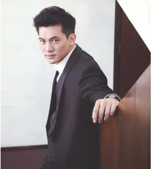 ken自己好像没有提过这一点,不管他是不是纯泰,帅最重要,如果同志们有