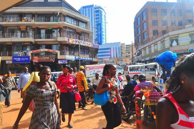 40岁援建大叔将25岁乌干达姑娘娶回国上热搜在乌干达这很常见