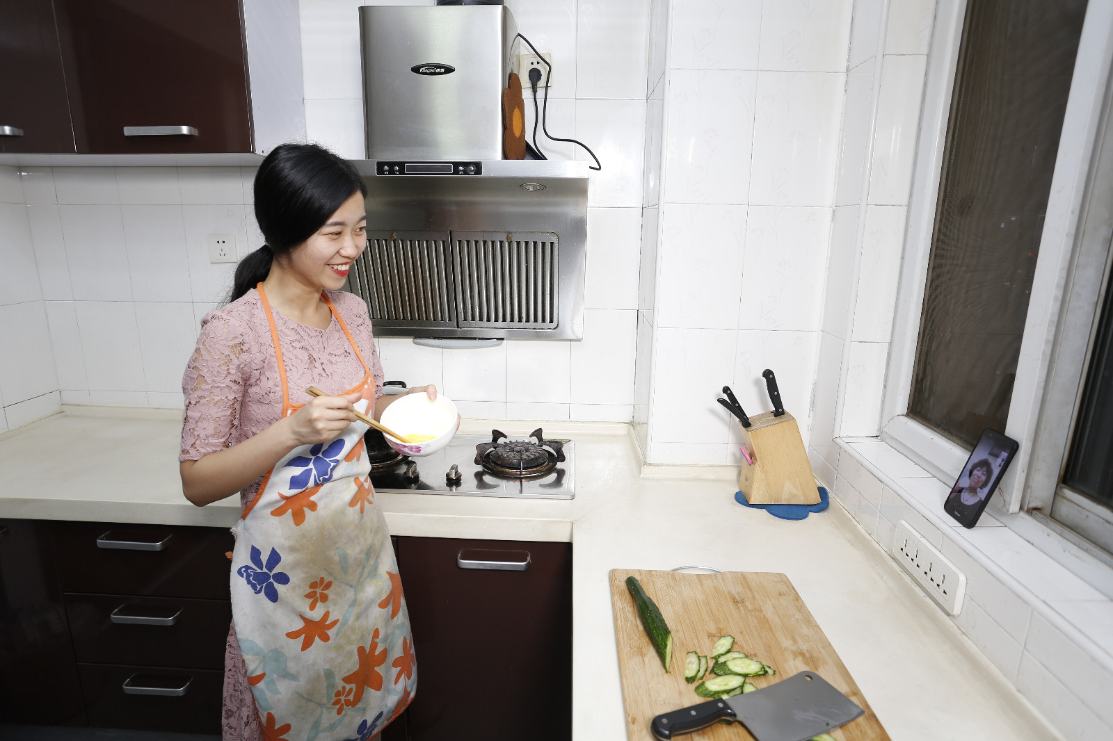 移动高清视频让妈妈"手把手"教远嫁女儿学做菜