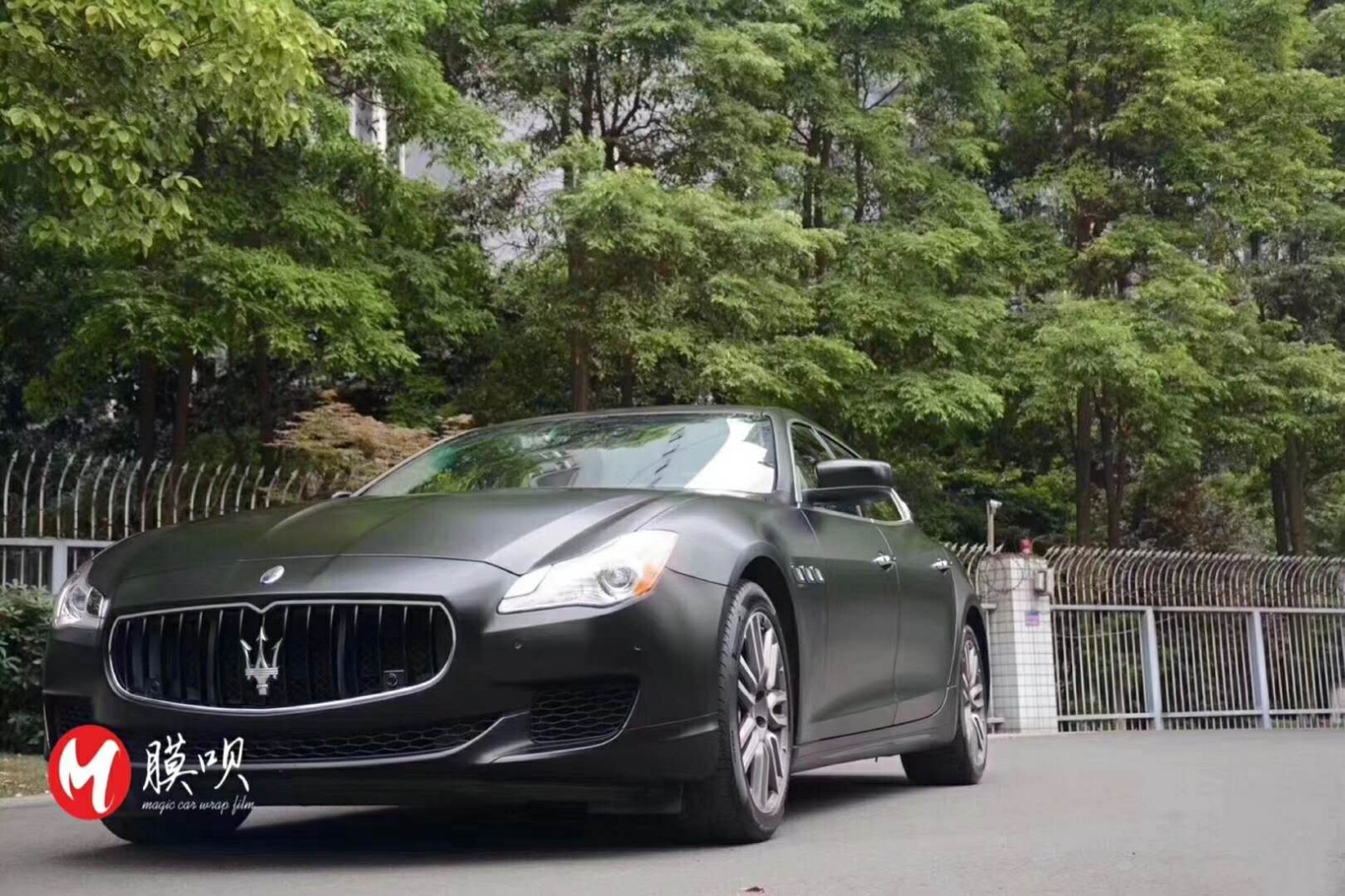 玛莎拉蒂汽车改色完工,膜呗陶瓷黑,展示一下效果_新浪看点