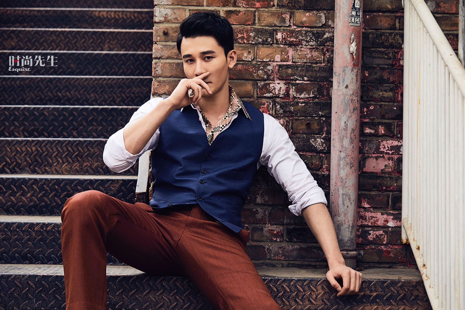 高阳展现雅痞魅力           近日,演员高阳