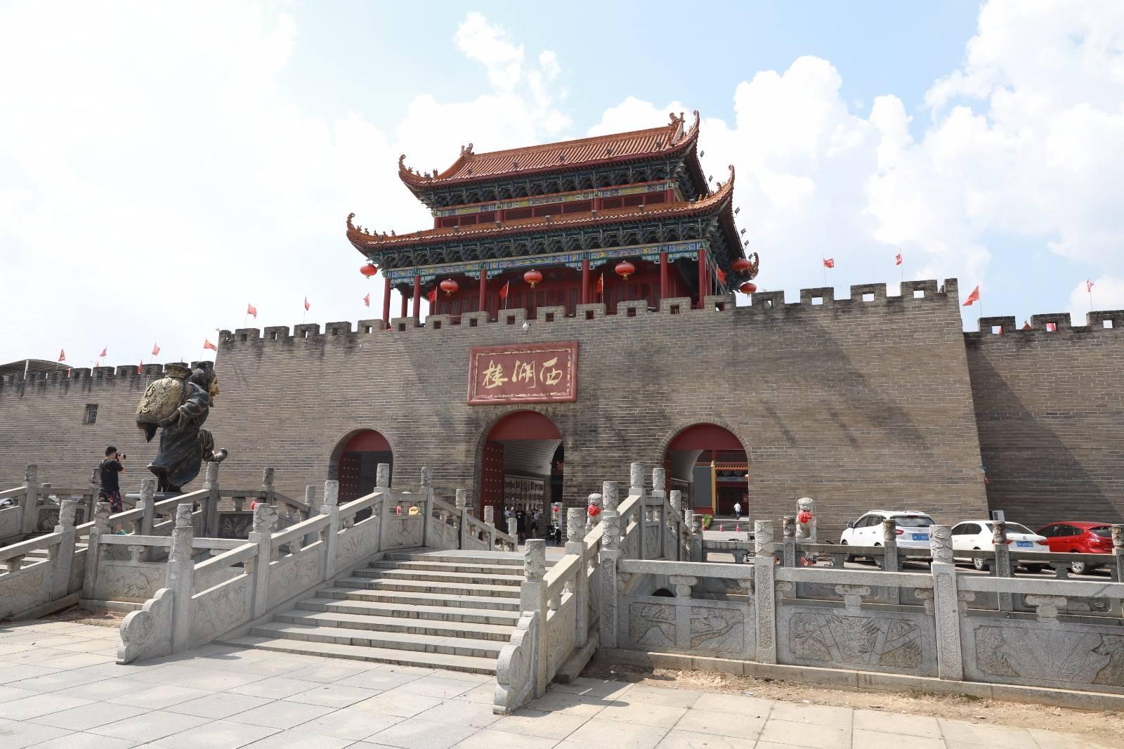 西湖楼总厨章波的"酸辣凤尾腰花",罗大师尝长沙伢子的地道湘菜|浏阳|