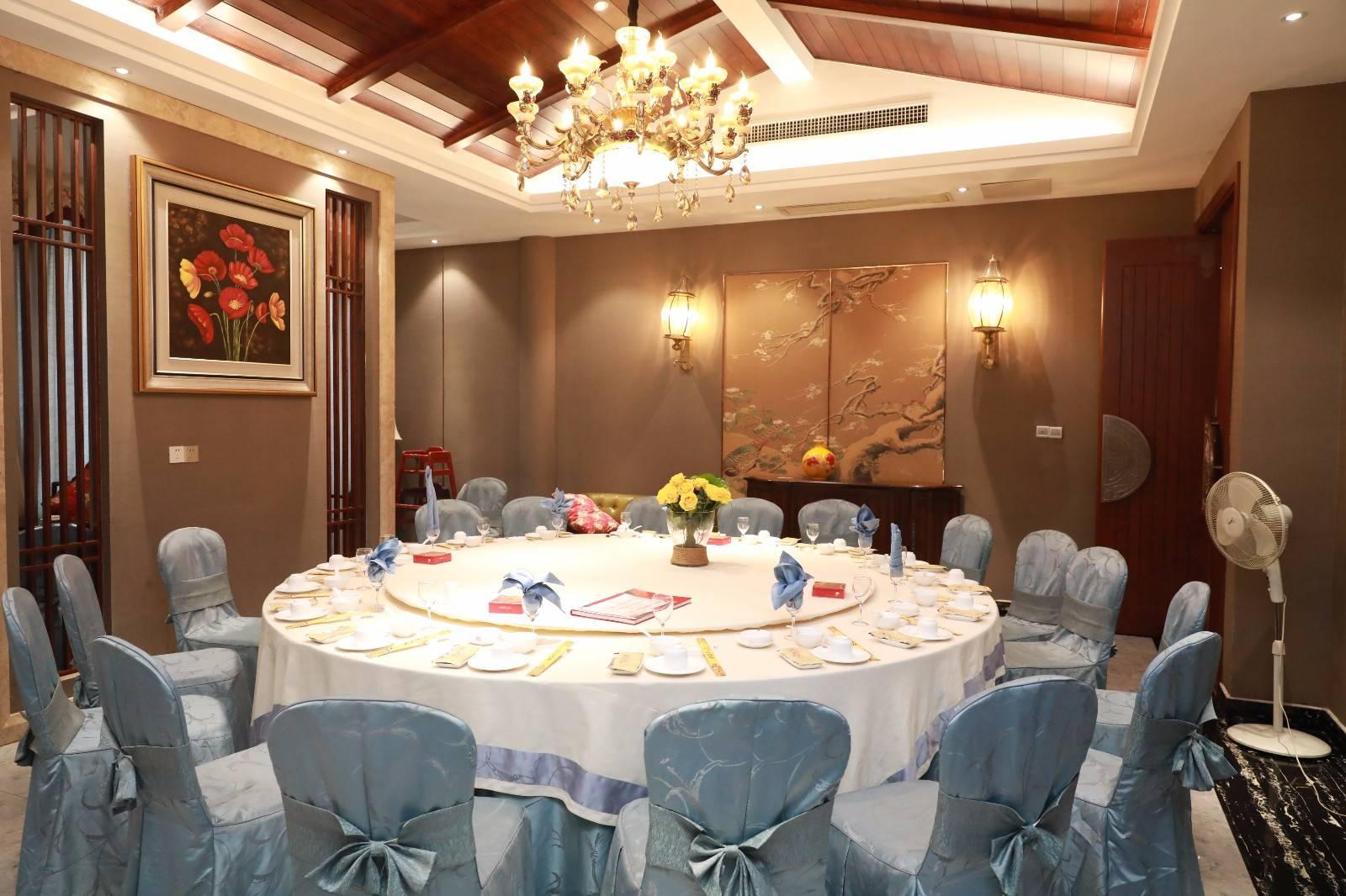 西湖楼总厨章波的"酸辣凤尾腰花",罗大师尝长沙伢子的地道湘菜