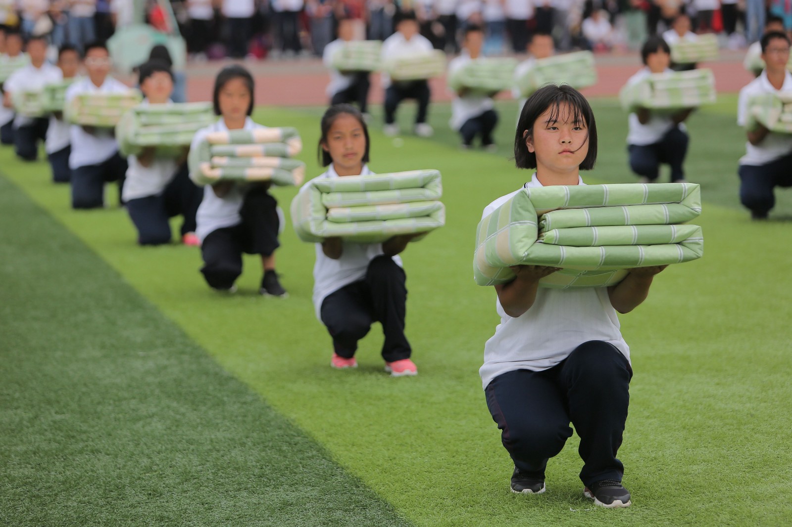 衡水二中高一军训会操3000余新生激昂宣誓