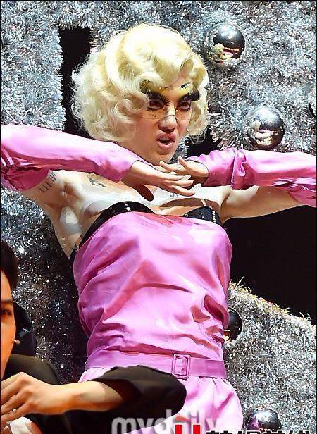 2am赵权出演节目再扮女装,妩媚造型神似"崔智友"!