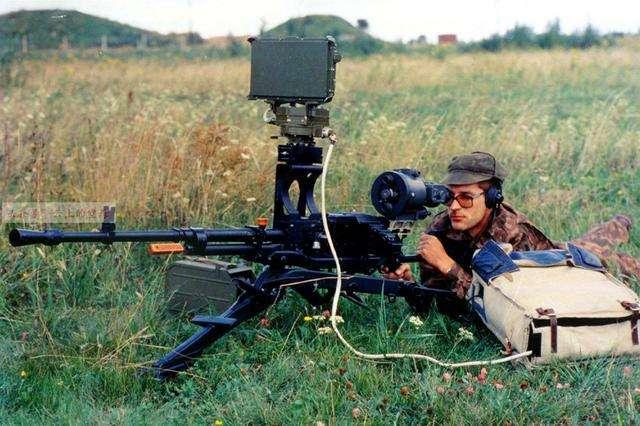 战场上机枪真能扫射一小时?别再被电视给骗了,看看老兵怎么说