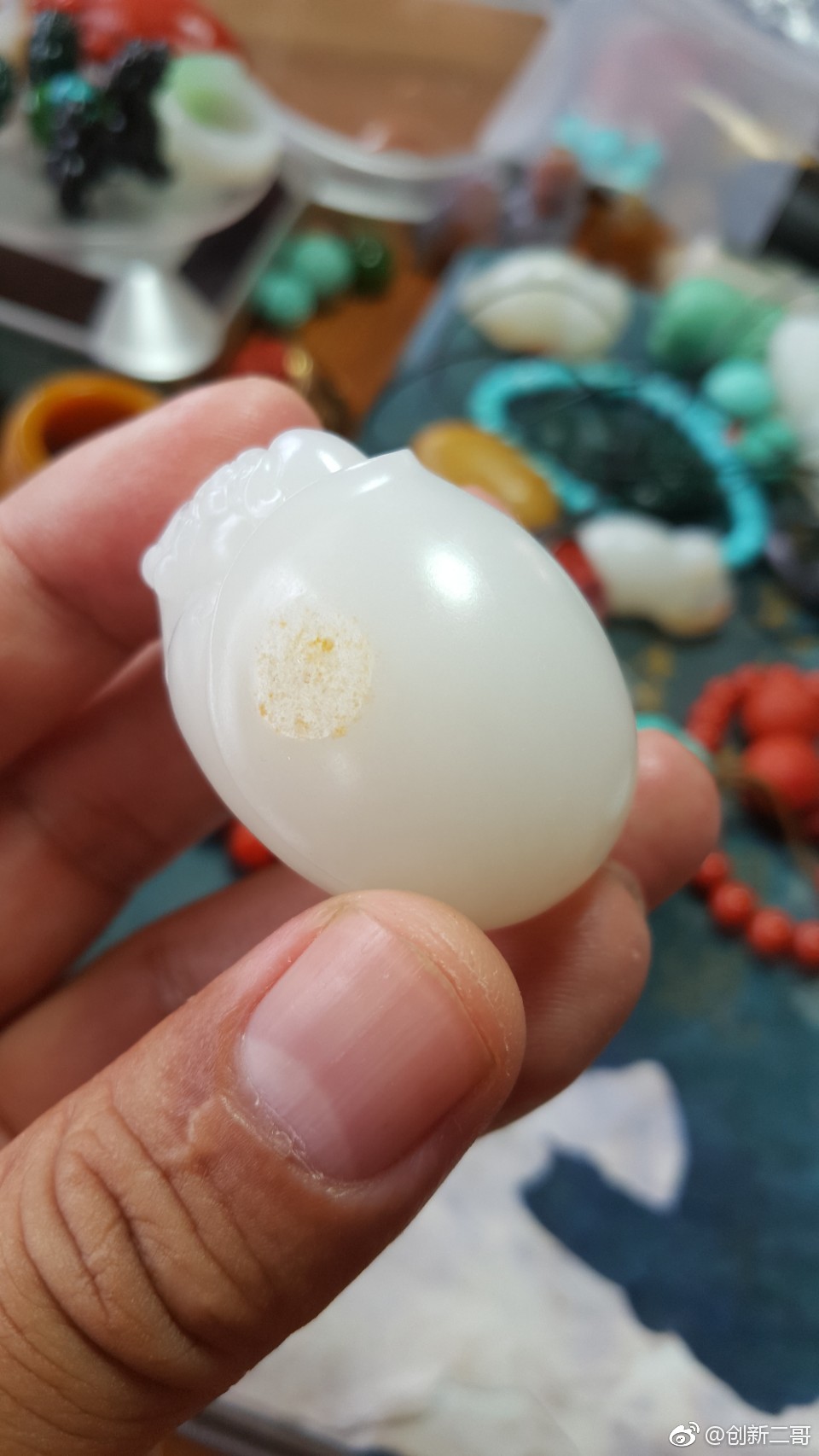 这样品质的俄料做洒金皮仿和田籽料新手不打眼才怪不是籽料