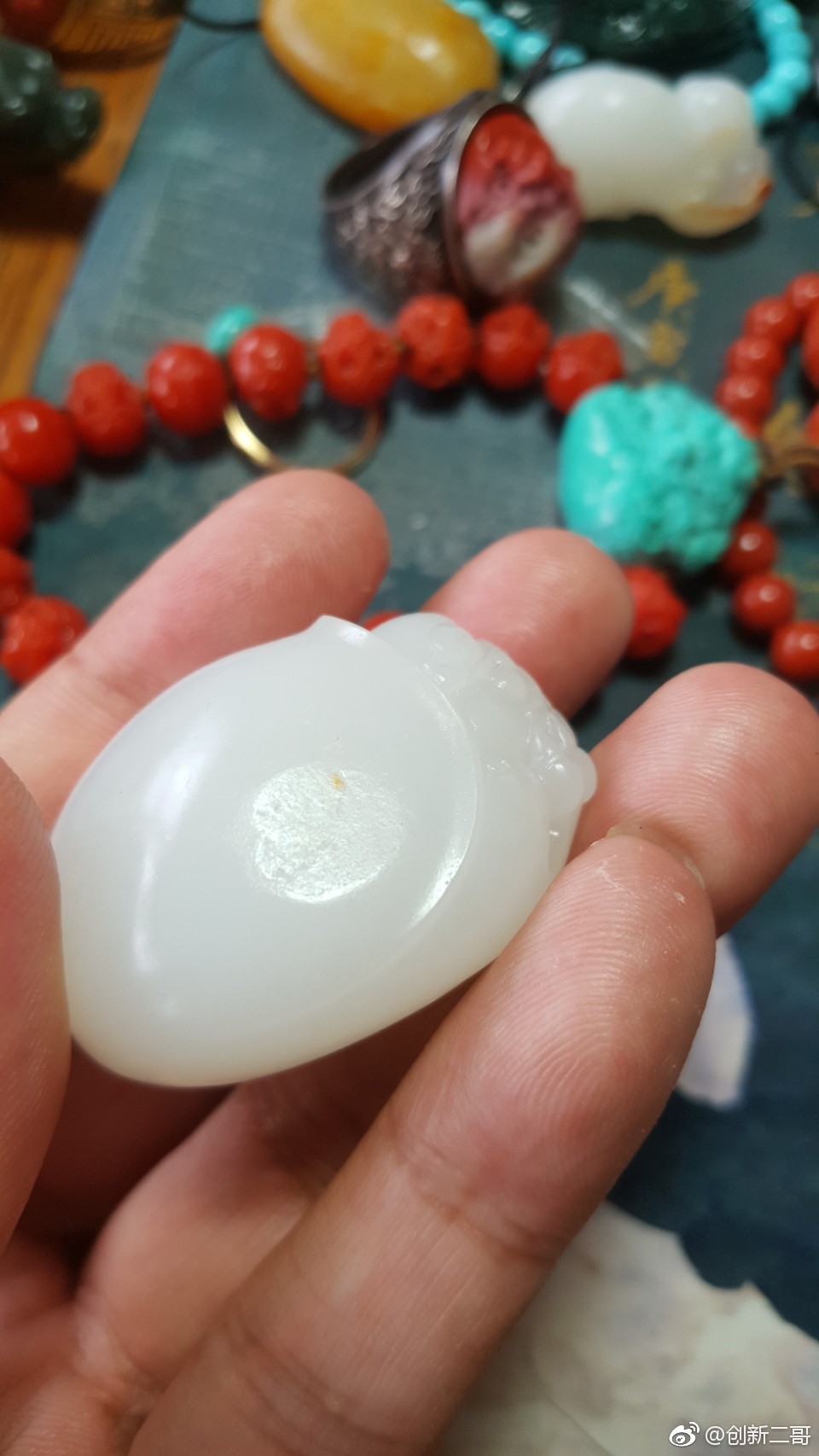 这样品质的俄料做洒金皮仿和田籽料新手不打眼才怪不是籽料