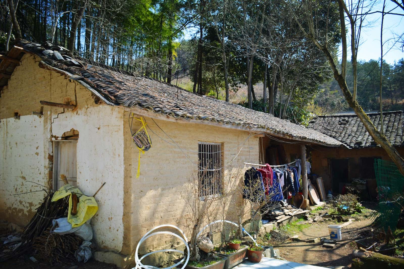 汪家破屋"屹立不倒" 村民们叫其"破屋"数十年