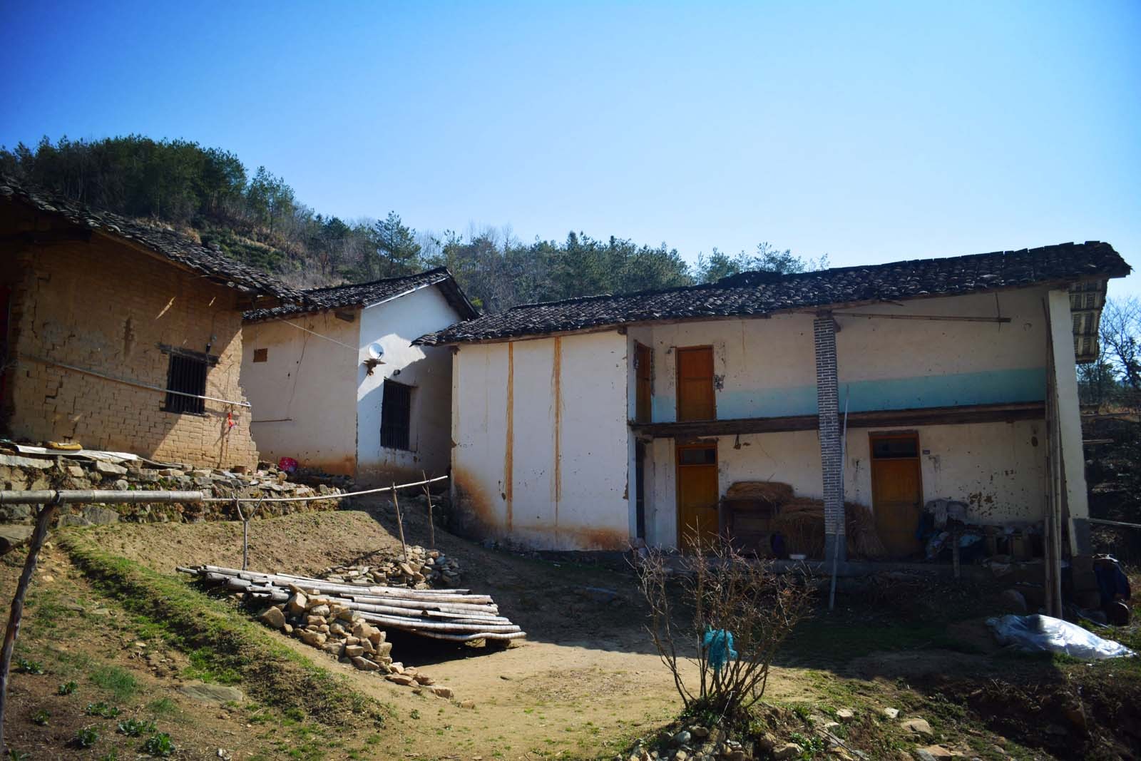 汪家破屋"屹立不倒" 村民们叫其"破屋"数十年