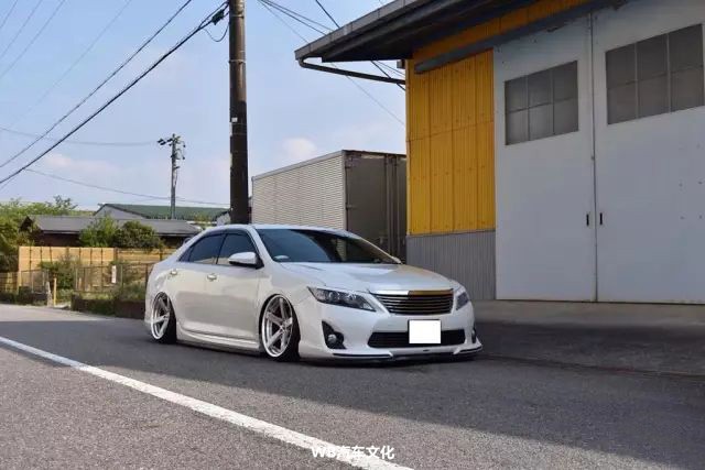 一台简洁的13款改装凯美瑞