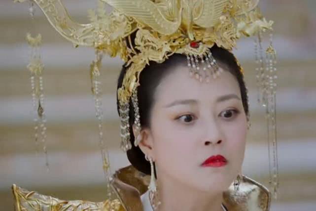 《香蜜沉沉烬如霜》天后周海媚,时尚减龄穿搭,你敢相信她51岁