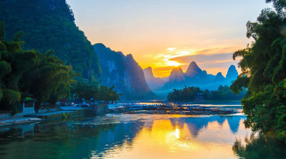 是世界上规模最大风景最美的岩溶山水游览区