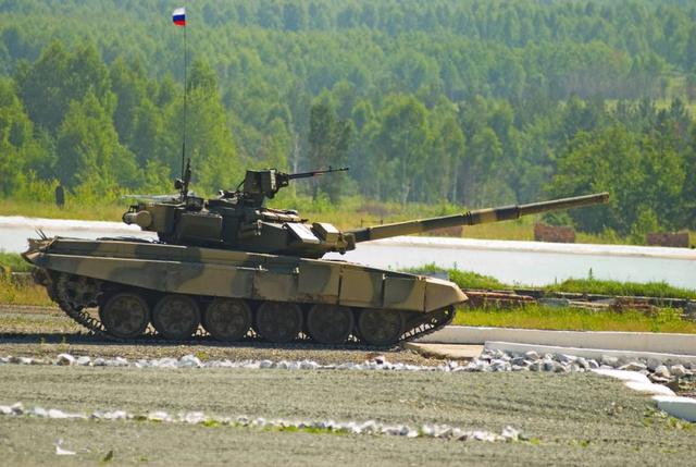 外号飞行坦克的俄罗斯t80曾经让解放军如芒在背的巨兽