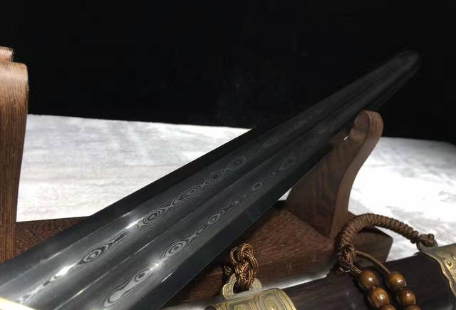 传说中吸天地之精华的泰阿剑