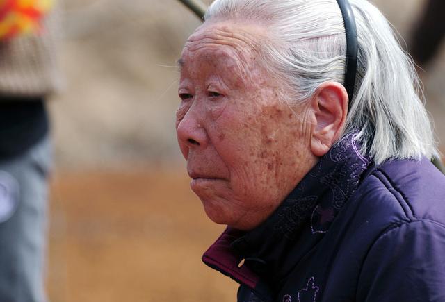 农村媳妇活活气死婆婆,老太太回魂儿子痛哭,救了媳妇一命