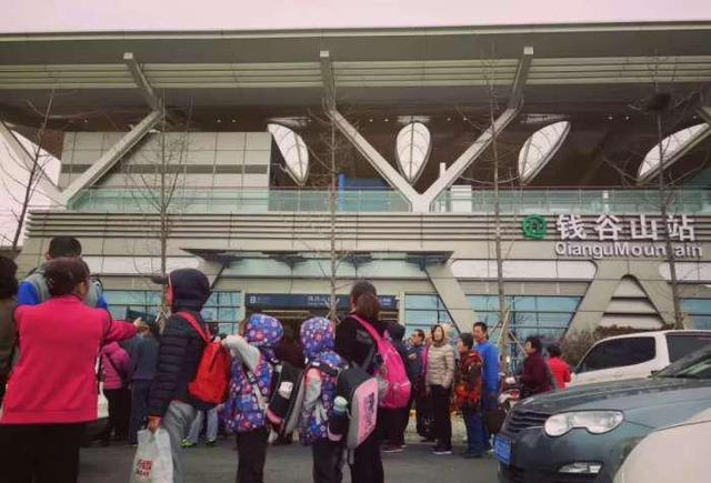 其他站点说了这么多肯定有小伙伴们要问啦~地铁11号线都途径哪些景点