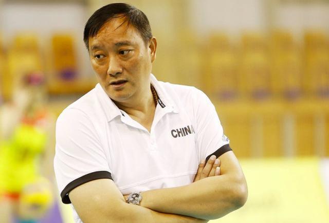 女排本土名帅下课, 昔日带全华班拿联赛亚军, 他还是郎平接班人吗