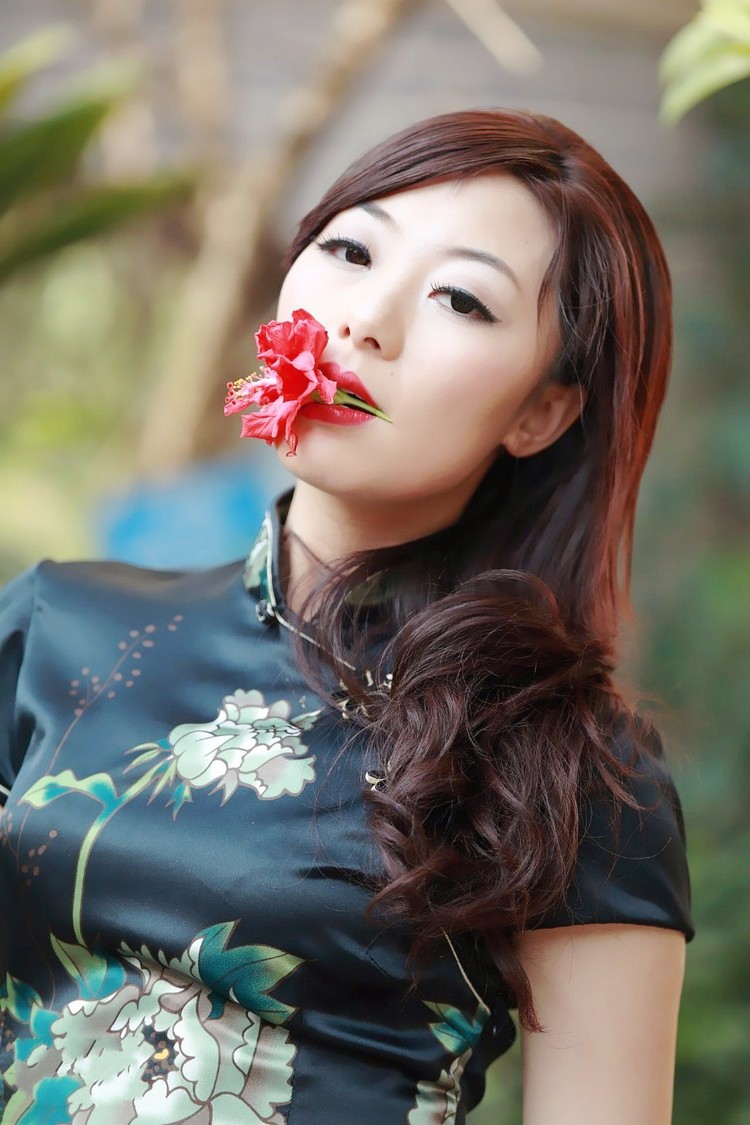 一个民族时尚风情的高雅旗袍女子!|旗袍|大美女|人像摄影_新浪新闻