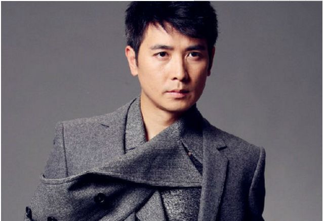 黄慧颐曾到上海发展,期间结识了比自己小7岁的保剑锋并于1998年开始