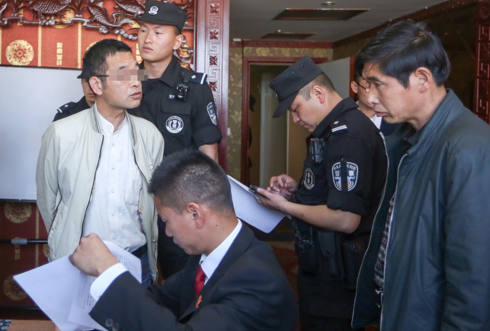 老赖欠款11万躲猫猫不还 法院强制执行拘留15天