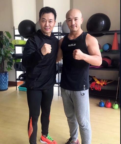 不备战杀玉狼,却给洪金宝道贺