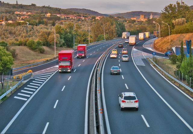 光嫌汽车费油,也不看看自己走的这都是什么路?