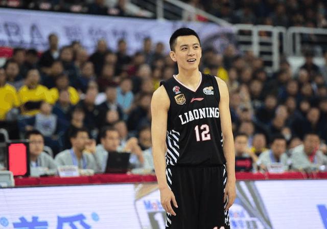 好迹象!这个熟悉身影出现在热身赛上,辽宁队魂还要再打一年?