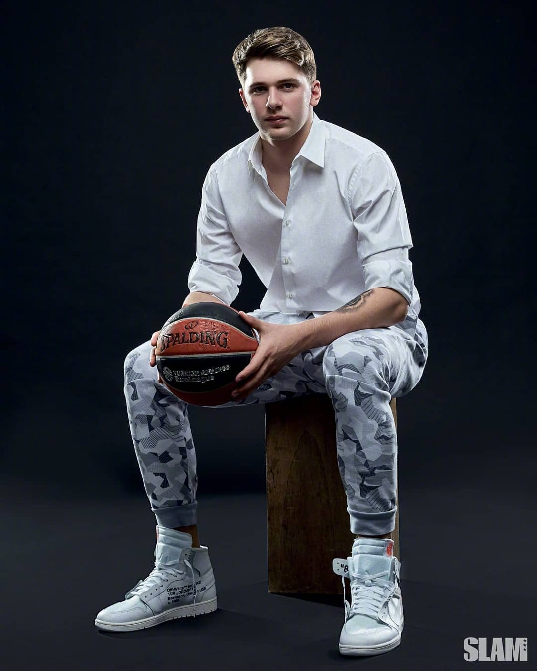 为slam拍摄写真的热门新秀卢卡-东契奇!小伙子还是蛮帅的!