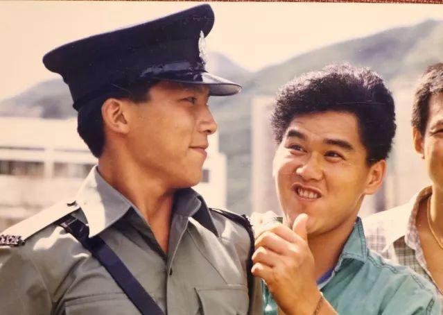 然而好景不长,1990年,奶奶陈立品过世,黄宗赐开始受到公司的冷落,长期