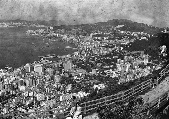 五十年代,俯瞰整个香港,这片沃土日后一跃成为是全球第三大金融中心