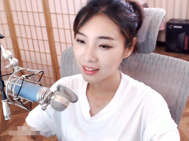 斗鱼女流看到自己"鬼畜视频"当场泪奔,一席话让人对她刮目相看