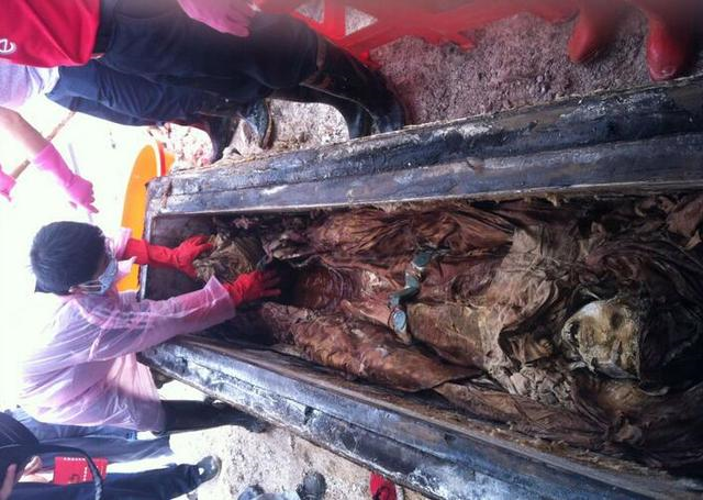 但打开他的墓后,却让世人哗然|慈禧|安德海|李莲英_新浪新闻