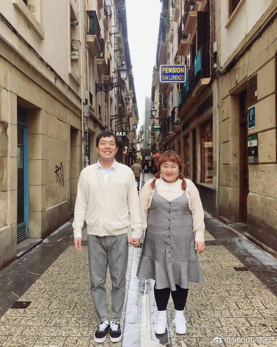 9年搞笑艺人情侣洪允和金民基的日常look,真的太可爱了.