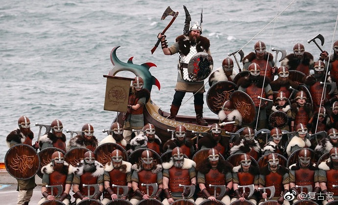 成为一名维京海盗,烧掉船只,畅快喝酒跳舞吧