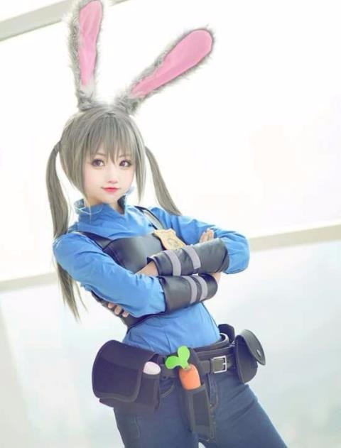 疯狂动物城cos,兔子警官,快把胡萝卜放下,不然我要报警啦!