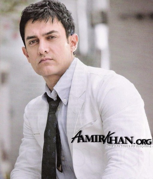 宝莱坞巨星阿米尔汗迎来自己的53岁生日 与妻子互喂