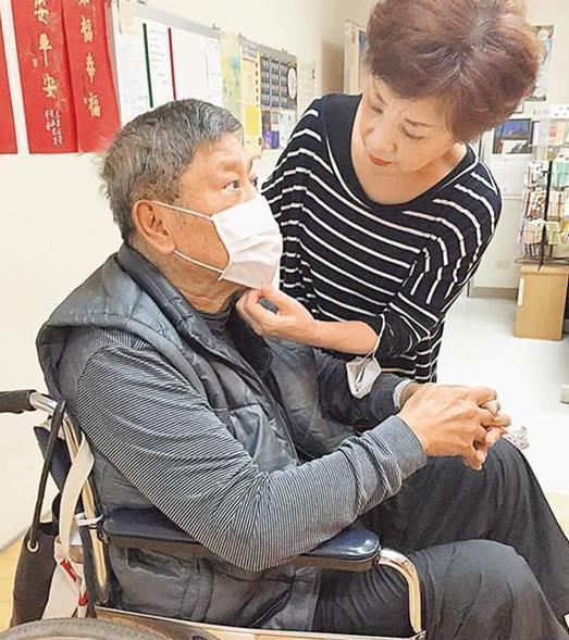 春晚一夜爆红,却不幸摔坏脑子,如今妻离子散,靠社会救济|万沙浪|春晚